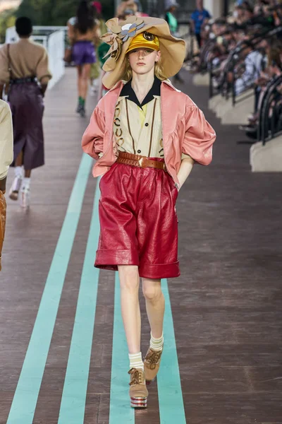 Look 35